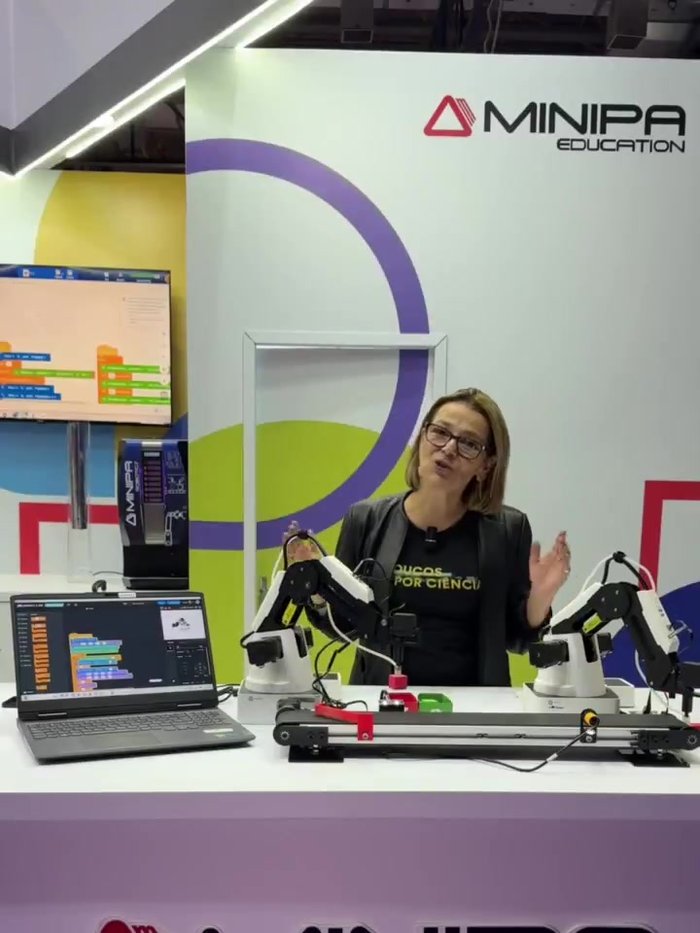 Ativação científica do Ciência em Show no estande da Minipa Education